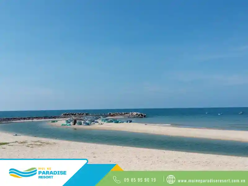 Bãi đá Ông Địa Mũi Né – bãi cát và sóng lặng
