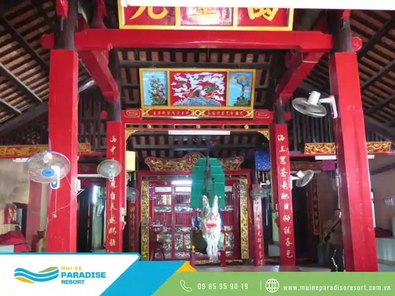 Không gian bên trong Dinh Vạn Thủy Tú