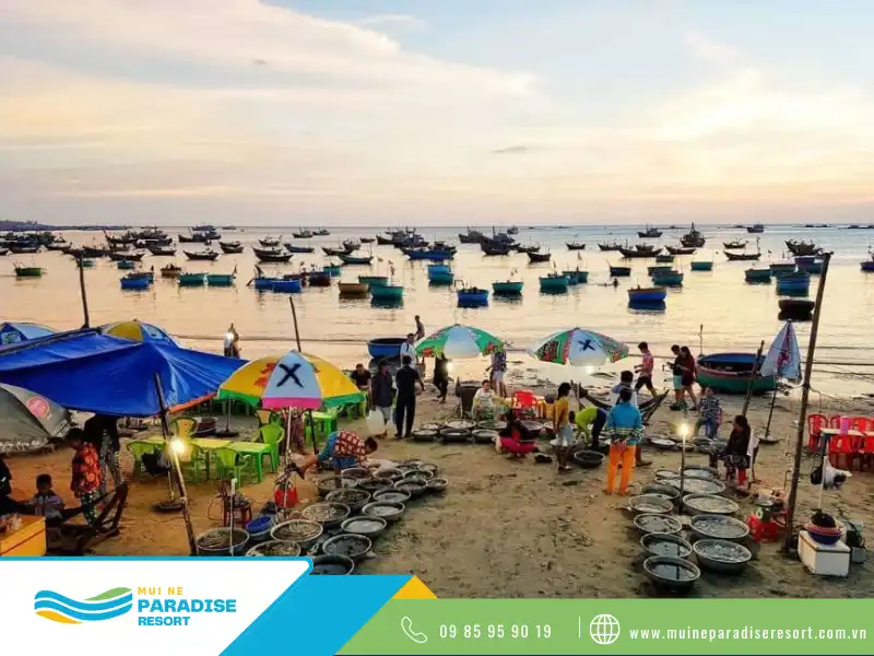 Hoàng hôn tại làng chài Hòn Rơm
