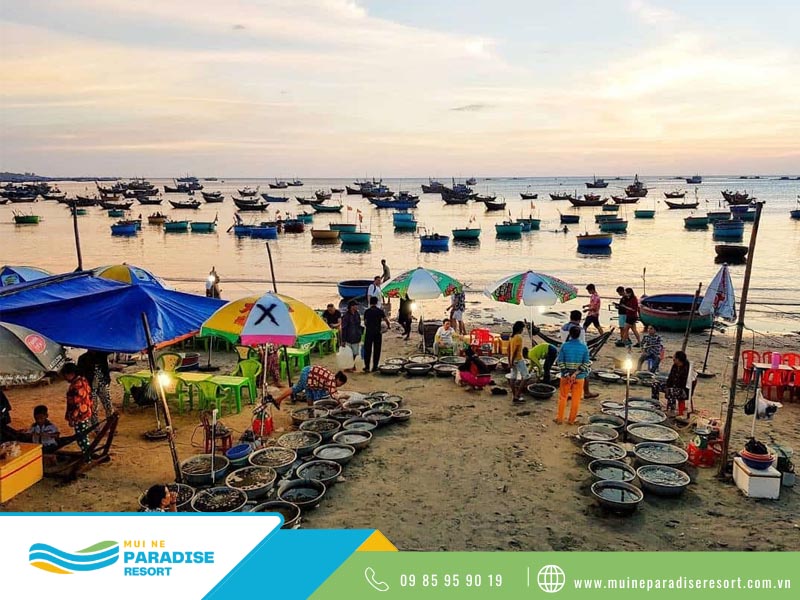 Khách sạn gần làng chài mũi né - Khu vực làng chài Mũi Né luôn đông du khách nhờ vị trí gần biển và trải nghiệm sinh hoạt địa phương độc đáo.