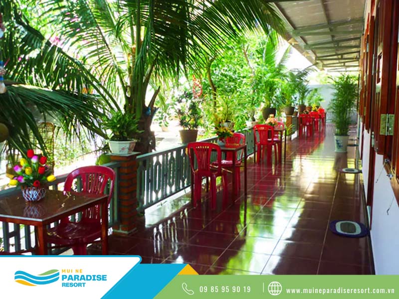 Khách sạn gần làng chài mũi né - Nhà nghỉ Sân Vườn Minh Anh nằm gần làng chài và bãi biển, có mức giá mềm, phù hợp với du khách đi tự túc hoặc muốn tiết kiệm chi phí.