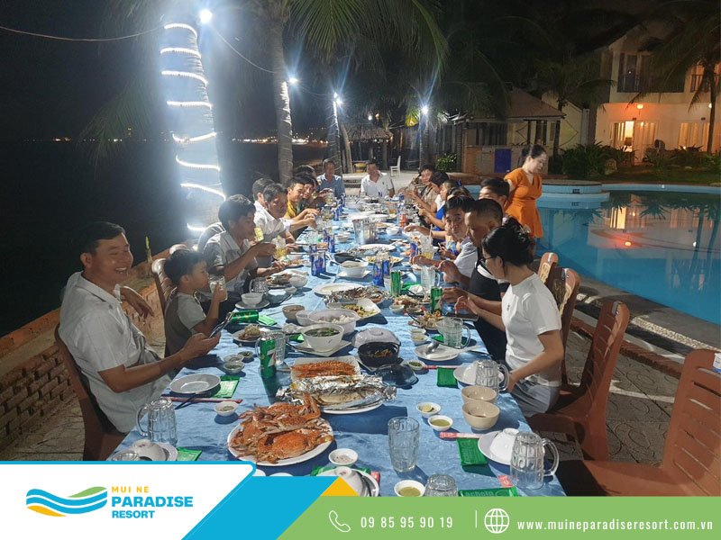 Mũi Né 맛집 해산물 레스토랑 - Mũi Né Paradise Resort의 Lacheln 레스토랑은 넓은 공간과 다양한 메뉴로 단체 고객에게 적합한 선택입니다.