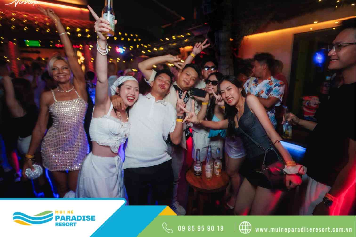 Mũi Né về đêm - Bạn bè cùng vui trong bar tại Mũi Né