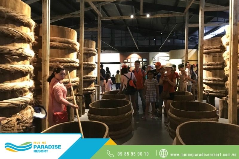 Địa điểm du lịch cho gia đình có trẻ nhỏ - Tham quan bảo tàng nước mắm Làng Chài Xưa