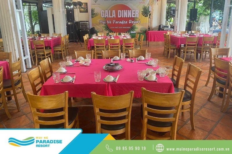 Tổ chức tour du lịch cho công ty - Tiệc Gala Dinner được tổ chức tại nhà hàng Lacheln