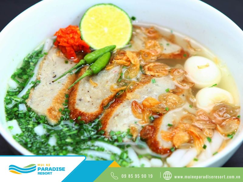 Ăn sáng Mũi Né - Bánh canh chả cá ở Mũi Né