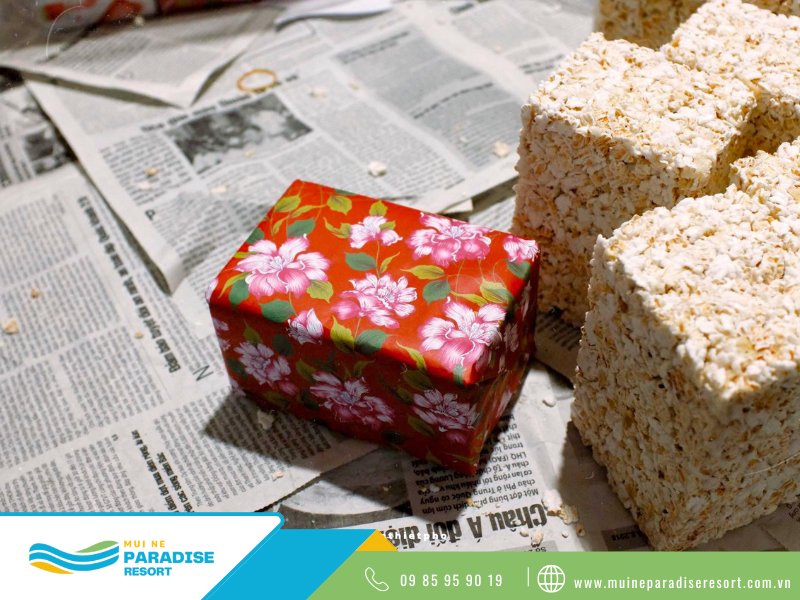 Phan Thiết specialty cakes - Bánh cốm sữa has a light sweetness