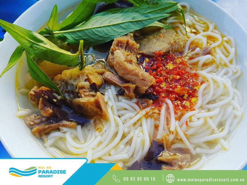 Ăn sáng Mũi Né - Bún bò ở Mũi Né