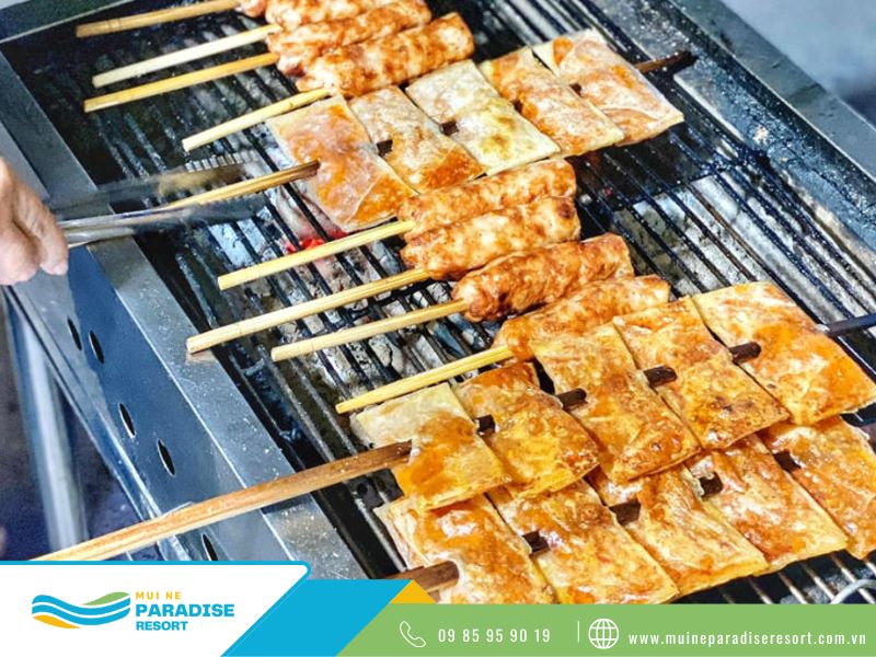 Chả lụi Hàm Tân - Chả lụi được xiên que và nướng trên than hồng