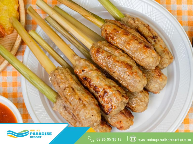 Chả lụi Hàm Tân - Nem nướng thường được vo lại thành viên tròn hoặc thanh dài trước khi nướng
