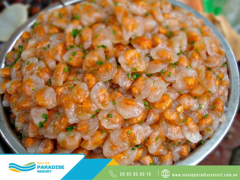 Bánh Quai Vạc Phan Thiết - Bánh quai vạc Phan Thiết có lớp bột bên ngoài trong có thể thấy nhân bên trong