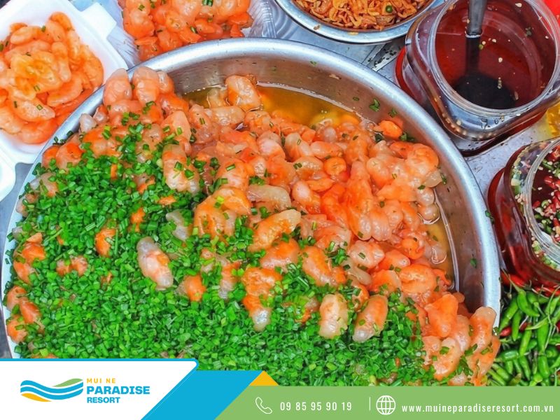 Bánh Quai Vạc Phan Thiết - Bánh quai vạc thường có thêm hành lá, hành phi và ớt xiêm 