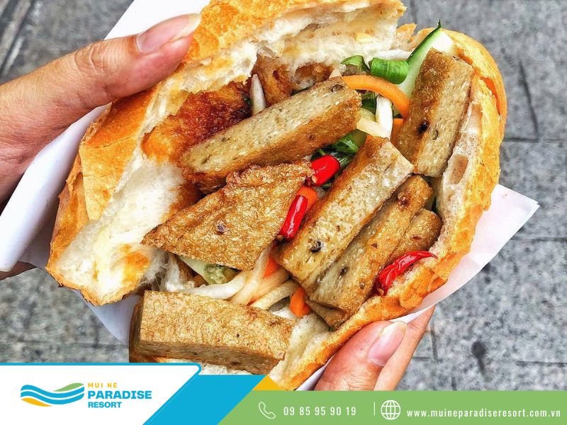 Chả cá Phan Thiết - Chả cá được sử dụng làm topping cho bánh mì