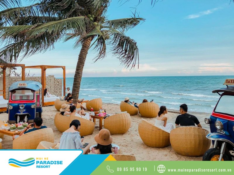 quán bar Mũi Né - Chameleon Beach Bar gây ấn tượng bởi những chiếc ghế lười