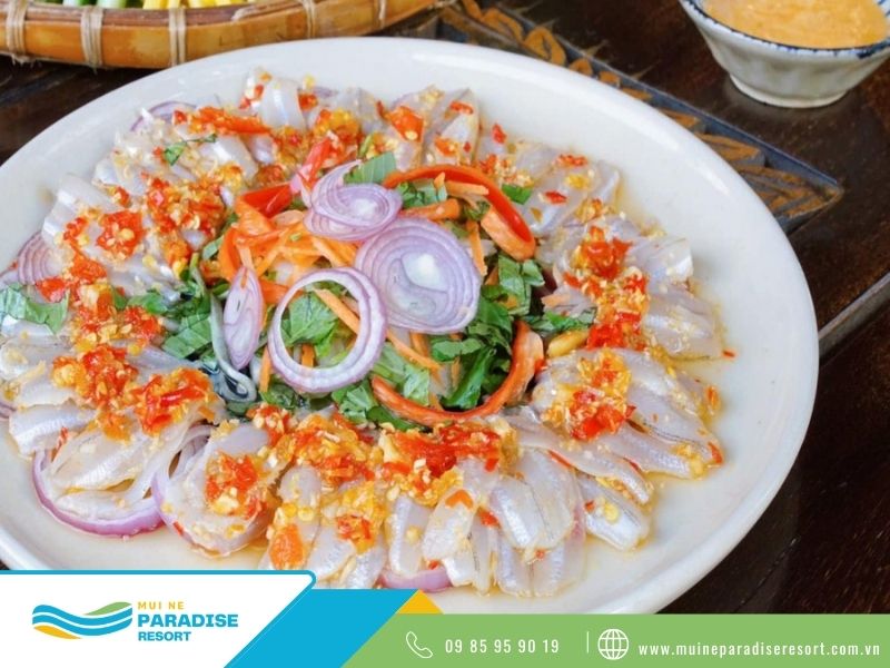 Mũi Né Ăn Gì Ngon - Gỏi cá mai là món ăn độc lạ ở Mũi Né