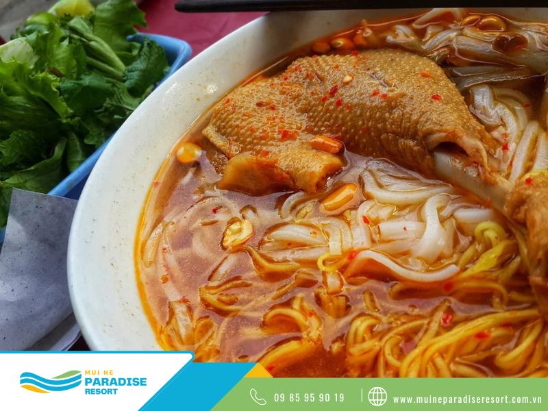 Mì Quảng Phan Thiết - Mì quảng Phan Thiết được nấu đậm vị, thiên về vị ngọt nhiều hơn