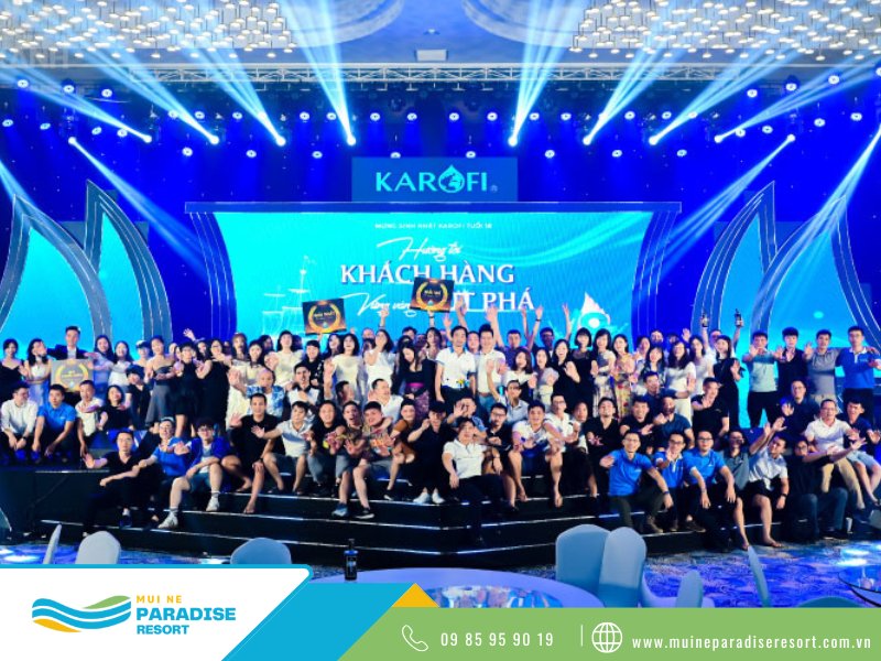 Kịch bản gala dinner - Mọi người chụp hình kỷ niệm khi kết thúc chương trình