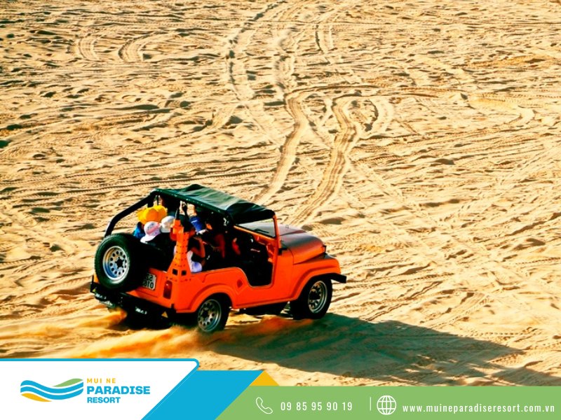 Đồi Cát Trinh Nữ - Thử lái xe jeep vượt sa mạc