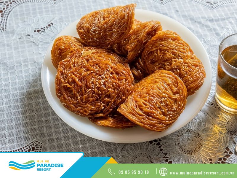 Bánh Rế Phan Thiết - Thưởng thức bánh rế với trà