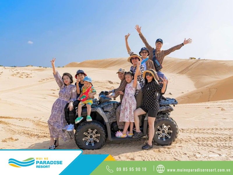 Du Lịch Biển Mũi Né - Chụp hình kỷ niệm bên xe ATV