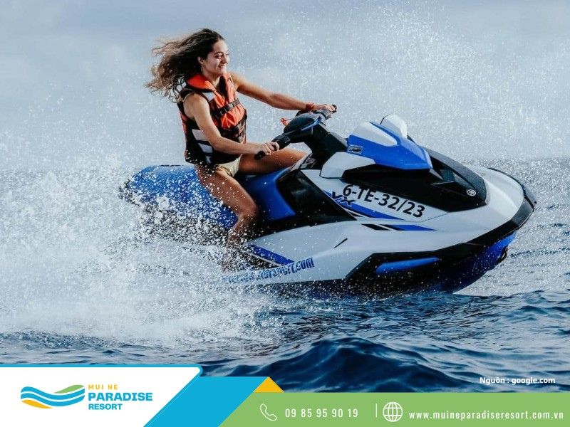 Mô Tô Nước Mũi Né - Mô tô nước là môn thể thao biển dễ chơi chỉ sau vài lần hướng dẫn