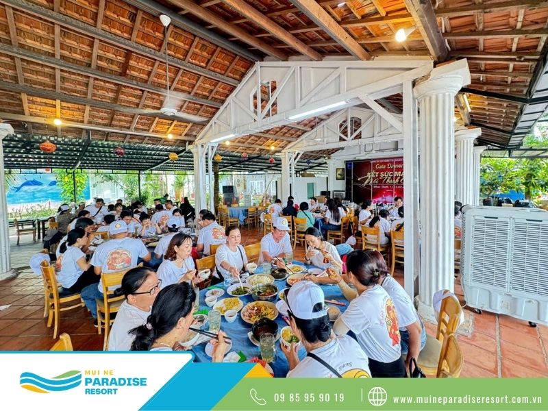 Dùng bữa tại nhà hàng Lacheln