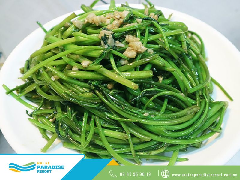 Món rau muống xào tỏi