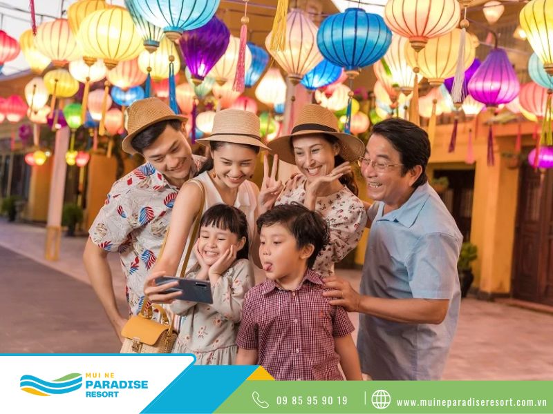 Thuê xe 16 chỗ phù hợp với gia đình vừa đi du lịch từ Mũi Né