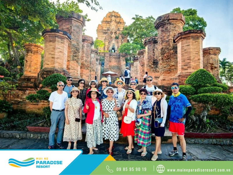 Thuê xe 16 chỗ đi Nha Trang phù hợp với khách đoàn nhỏ