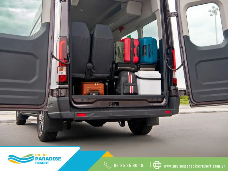Nếu mang nhiều vali du khách nên chọn xe 16 chỗ sẽ thoải mái hơn