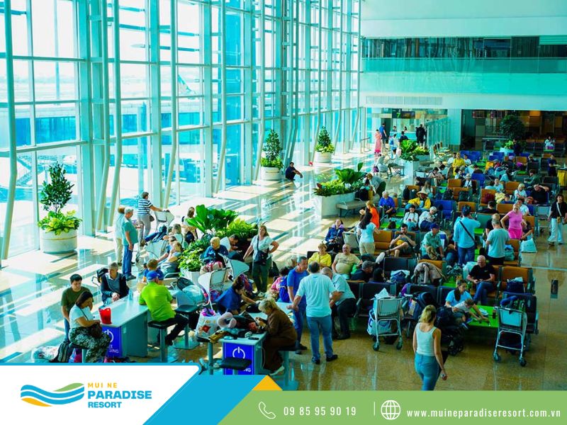 Thuê xe 16 chỗ Mũi Né đi Cam Ranh phù hợp với khách đi sân bay