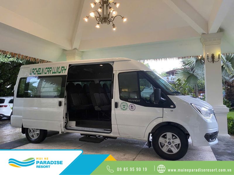Xe riêng MCar đón khách tại sân bay Tân Sơn Nhất đi Mũi Né.